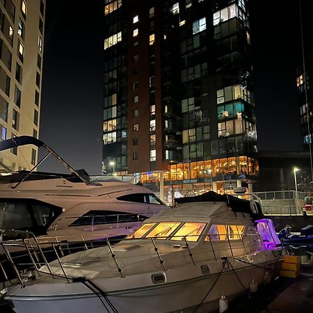 Luxury Yacht Haven: Ocean Village Marina Southampton Exterior photo