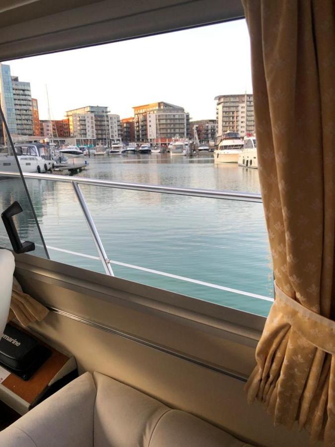 Luxury Yacht Haven: Ocean Village Marina Southampton Exterior photo